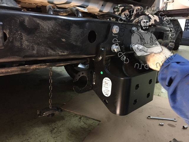 Ustanovka original'nogo farkopa i bloka shtatnoj ehlektriki Toyota na avtomobil' Toyota Prado 2018 g.v (28)_1.jpg